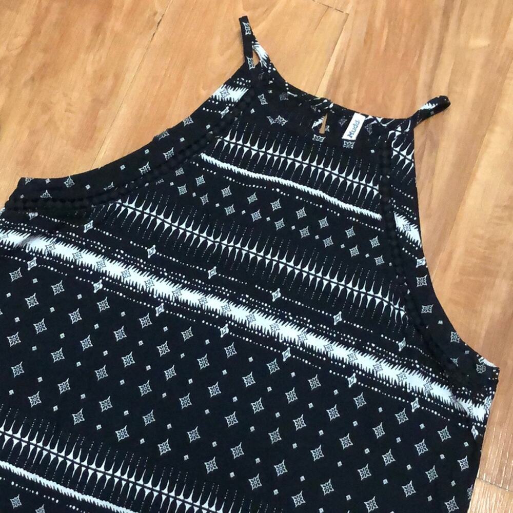 Mudd Black and White Patterned Tank Top Size Small